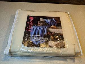 lot 418 image: New Faribow Creme Colored Blanket Acrylic Thermal Weave Twin Size P