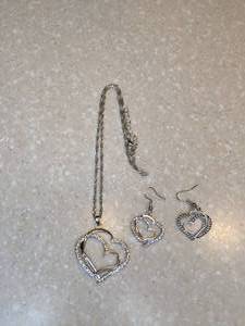 lot 422 image: New Heart Design Necklace and Earrings Rhinestone P