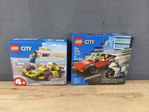 lot 48 image: Brand New LEGO City Green Race Car and LEGO City Police Bike Car Chase Z