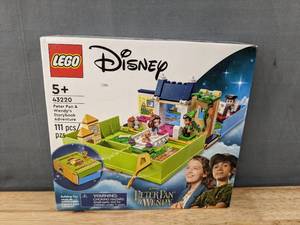 lot 40A image: Brand New LEGO Disney Peter Pan & Wendys Storybook Adventure 43220 Z
