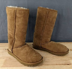 lot 8 image: New UGG Womens Classic Tall Boot Womens Size 6 Chestnut Brown $199 Retail L