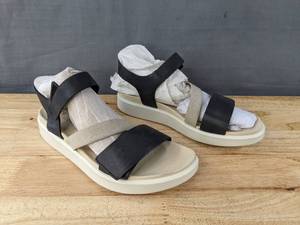 lot 163 image: Brand New Ecco Flowt 2 Band Sandals Womens 1010.5 in Black and Tan Retail $120 L