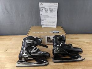 lot 156 image: Lake Placid Nitro Adjustable Ice Skates, Boys Size 1-4 in Black L