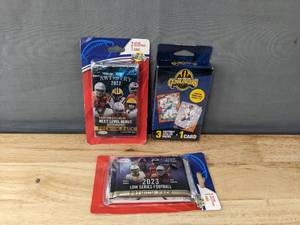 lot 41 image: 3 Packs of Brand New NFL Football Trading Cards - Sage, Gunslingers I