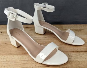 lot 429A image: New Ankle Strap Block Heel Sandals Womens Size 8.5 White L