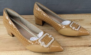 lot 431A image: Benassal Orthopedic Low Heel Pump Loafers Womens Size 6.5 Tan L