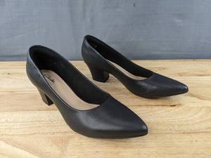 lot 131A image: Clarks Teresa Step Womens Leather Pumps Size 7 L