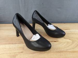 lot 158 image: New Clarks Adriel Viola Dress Pumps Womens Size 6.5 Black L