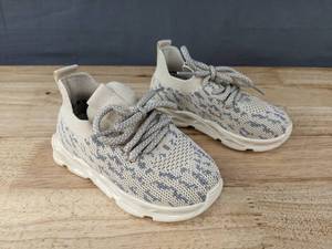 lot 105 image: New Breathable Sneakers DaDaWen Toddler Size 7 L
