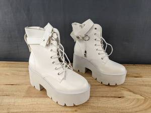 lot 134 image: Cynllio Fashion Block Platform Heel Boots Womens Size 9 White L