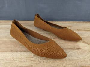 lot 144 image: Womens Brown Pointed Toe Mesh Flats Size 8 L