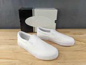 lot 172 image: New LUGZ Clipper Slip on Sneaker Mens Size 8.5W White L