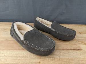 lot 190 image: Brand New Dearfoams Fireside Moccasins Womens 7 Gray L