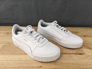 lot 202 image: Puma Carina V2.0 Womens Size 7.5 Sneakers White L