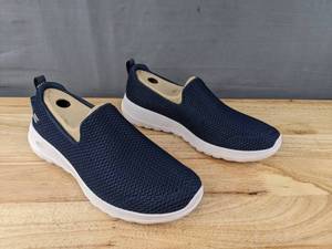 lot 214 image: New Sketchers Go Walk Joy Womens Size 7.5 Sneakers Navy L