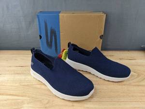lot 146 image: Mens Skechers Go Walk Max Navy Size 9.5 L