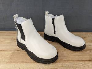 lot 122 image: New Hawkwell Ankle Chelsea Boots Girls 4 White L