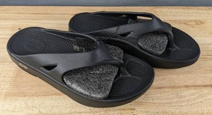 lot 100L image: Brand New OOFOS Sandals Mens 9Womens 11 Black $59.99 Retail L