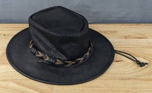 lot 994 image: Brand New Minnetonka Fold Up Black Hat Unisex Medium $64.95 Retail N