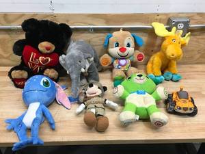lot 108 image: Lot of Assorted Childrens Stuffed Toys