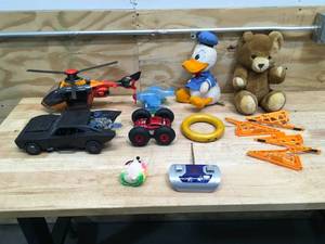 lot 109 image: Lot of Assorted Childrens Toys