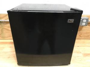 lot 66 image: Avanti 1.6 cu. ft. Compact Refrigerator Model # RM16J1B