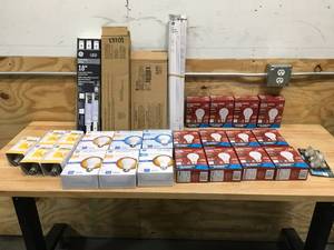 lot 85 image: Lot of Assorted Light Bulbs