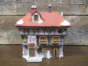lot 42 image: Dept 56 - Dickens Village Collections Turtles Pub - Heritage Village Collection