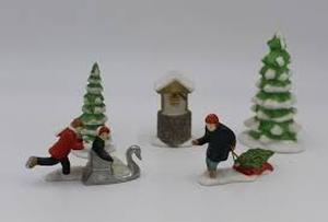 lot 111 image: Dept 56 - Dickens Village Collections New England Winter Accessory Set - Heritage Village Collection