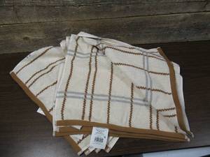 lot 159 image: Set of 4 Threshold Modern Plaid Hand Towels