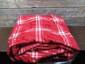 lot 164 image: Set of 2 Plush Fleece Holiday Printed Warm and Cozy Bed Blanket-fullqueen-RedPlaid