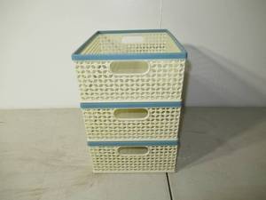 lot 95 image: Set of 3 Small Stackable Organizer Baskets