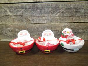 lot 48 image: Set of 3 Holiday Spread Bowl with Knife