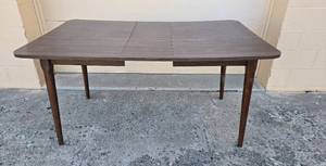 lot 16 image: Mid-Century Expandable Dining Table - 30 x 59.5 x 36 inches