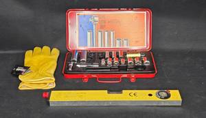 lot 133 image: Ratchet Socket Set with Deep Sockets, Level and Insulated Work Gloves