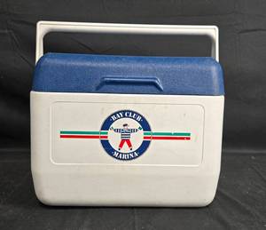 lot 137 image: Vintage Gott Tote 12 Cooler - Bay Club Marina Design