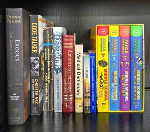 lot 152 image: Collection of 15 Books including Fiction, Non-Fiction, and Educational Titles