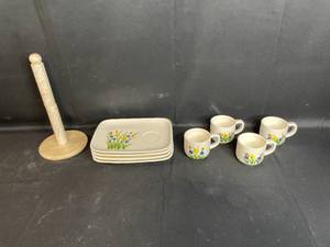 lot 60 image: Set of 4 Decorative Mugs with Matching Floral Platter and Paper Towel Stand