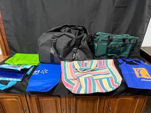 lot 78 image: Lot of 7 Reusable Shopping Bags and Duffel Bags
