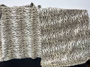 lot 79 image: Soft Animal Print Plush Throw Blanket - Beige and Brown