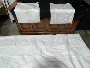 lot 94 image: Lot of 2 Simply Vera Wang Quilted Bedding Set (Queen Comforter & Standard Shams)