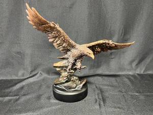 lot 195 image: Bronze Eagle Sculpture on Stone Base