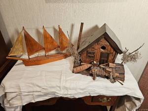 lot 81 image: Primitive Dcor Models  Cabin & Boat