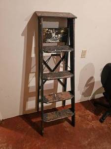 lot 112 image: Old Wooden Step Ladder