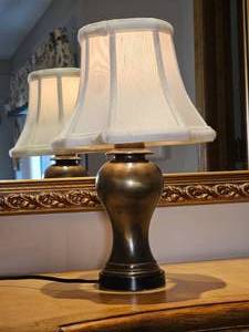 lot 71 image: Petite Bronze Ginger Jar Lamp