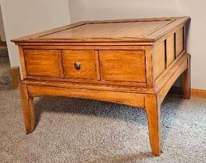 lot 7 image: American Contemporary Blonde Oak Side Table with Inlay Top