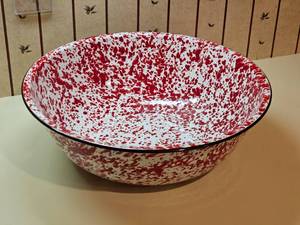 lot 96 image: 16 Inch Spatterware Enamel Bowl