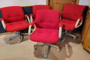 lot 2 image: Retro Cherry Red Steelcase Rolling Arm Chairs  4
