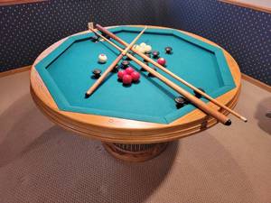 lot 1 image: Vintage Ribbed Pedestal Flip Top Game Table  Snooker  Cards  Games