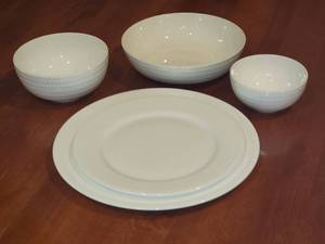 lot 100 image: Mikasa Dinnerware Service  Nellie Pattern